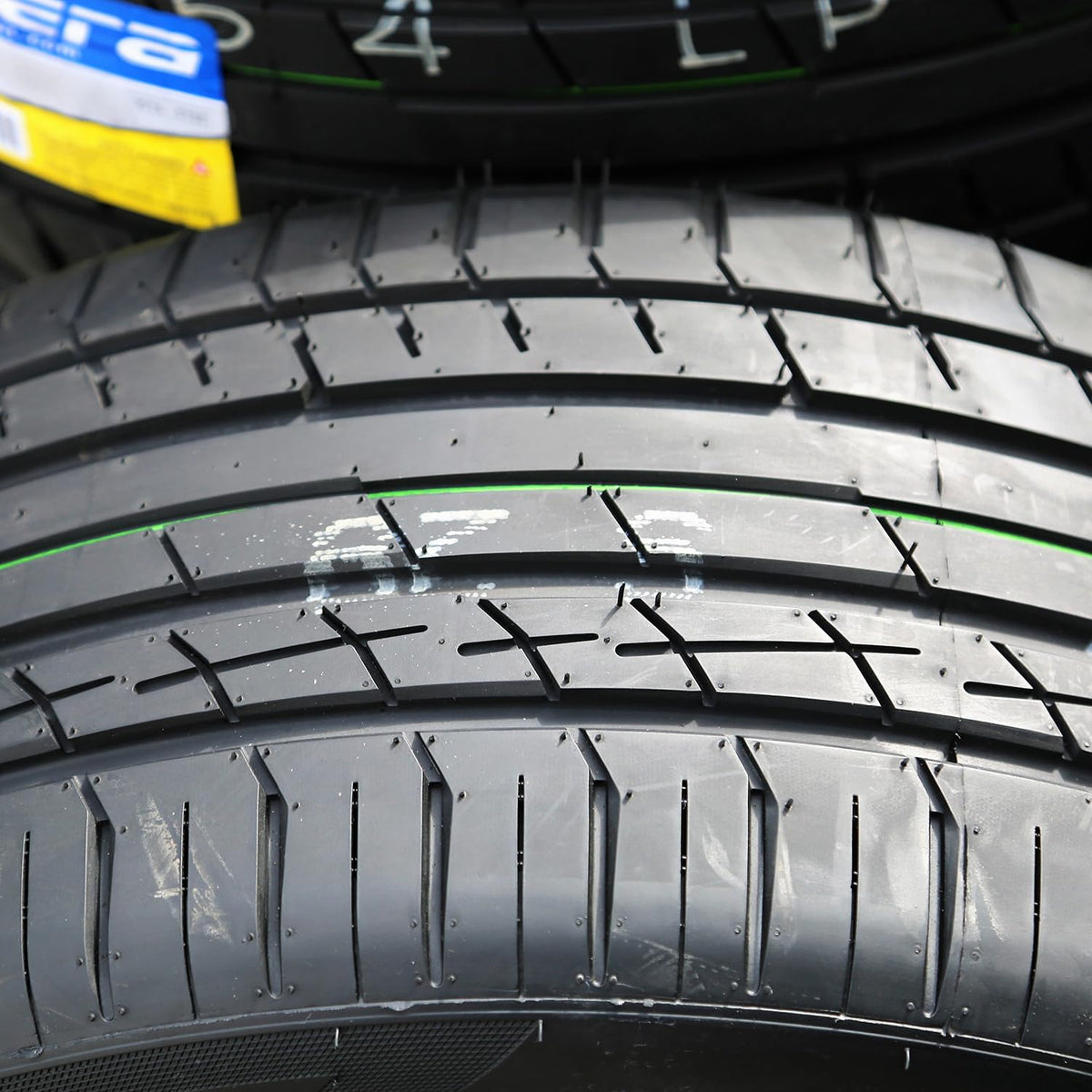 275/55R20 117V All Season XL Tire L37287