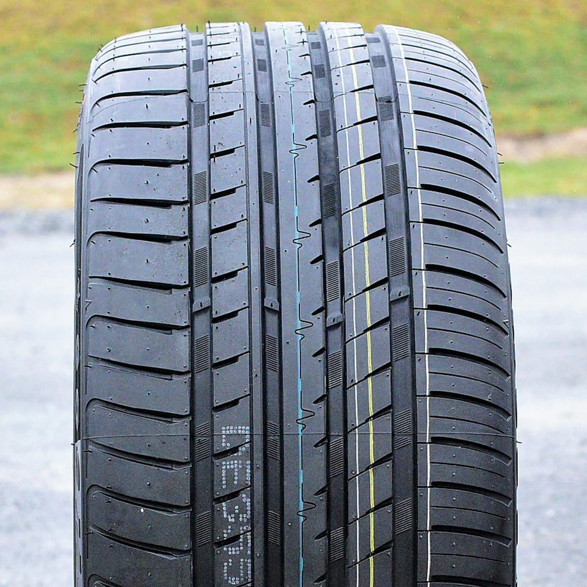 235/40ZR18 XL All Season Passenger Car Tire O774